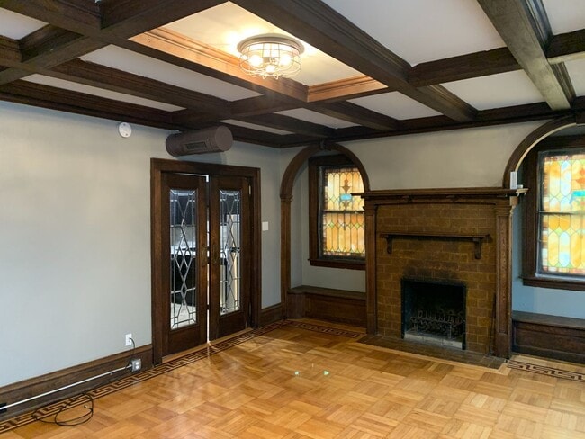 Building Photo - 827 S Braddock Ave