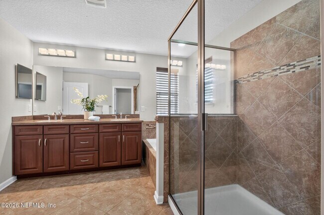 Building Photo - 127 Rockcreek Dr