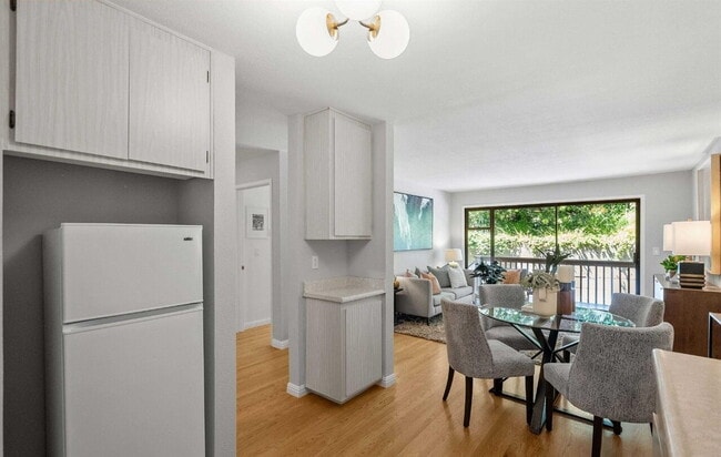 Building Photo - "Chic 1-Bedroom Gem with Elegant Finishes & Central Vacuum on Monterey Blvd!"