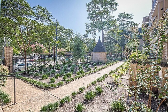 Building Photo - 4515 Briar Hollow Pl