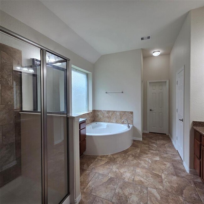 Building Photo - 26101 Brickhill Dr