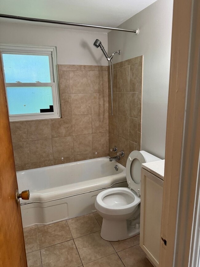 Building Photo - Cozy Two Bedroom Single Family Home