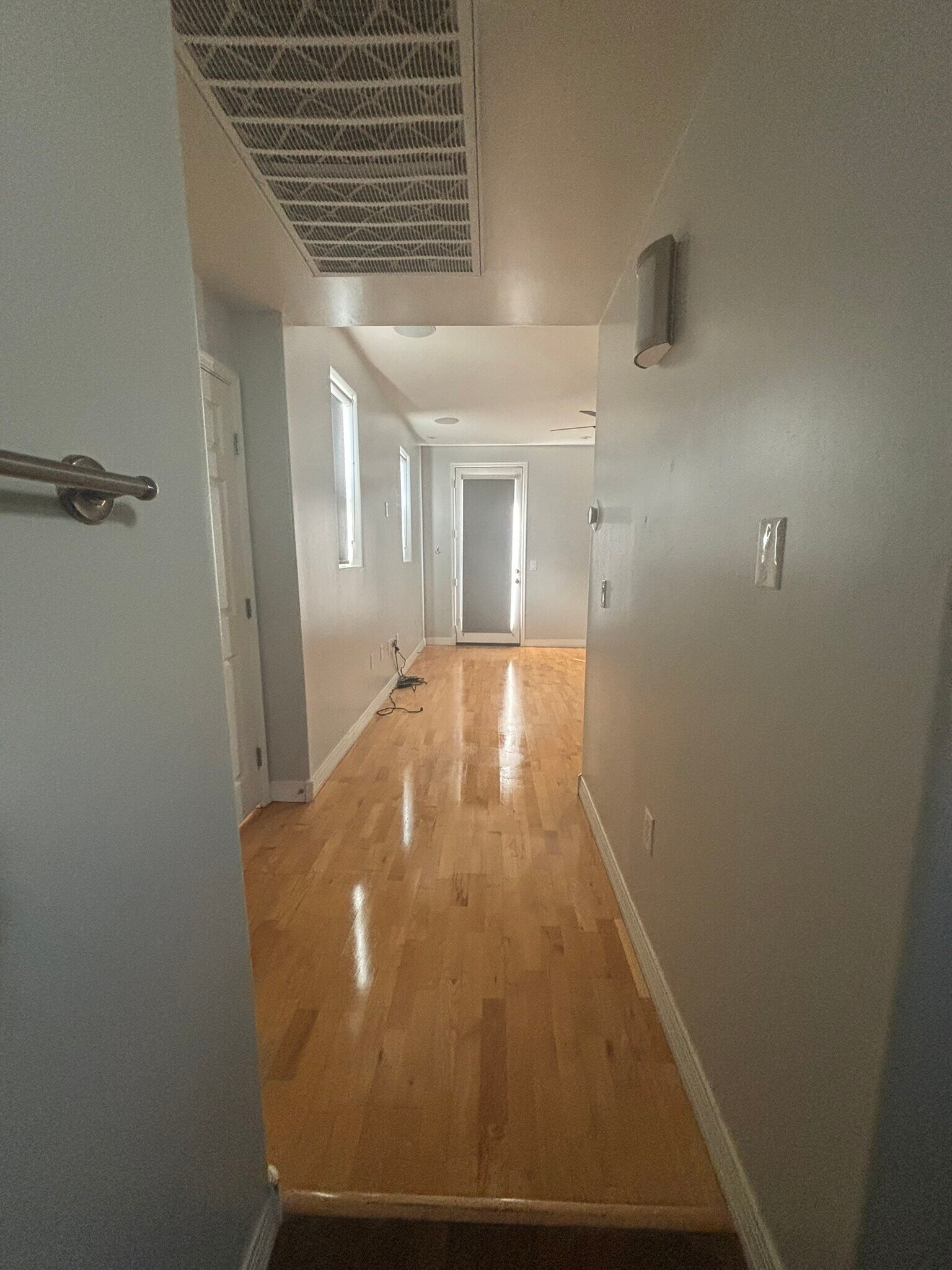 Building Photo - 615 E Portland St