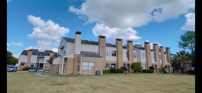 Building Photo - 7900 Bissonnet St