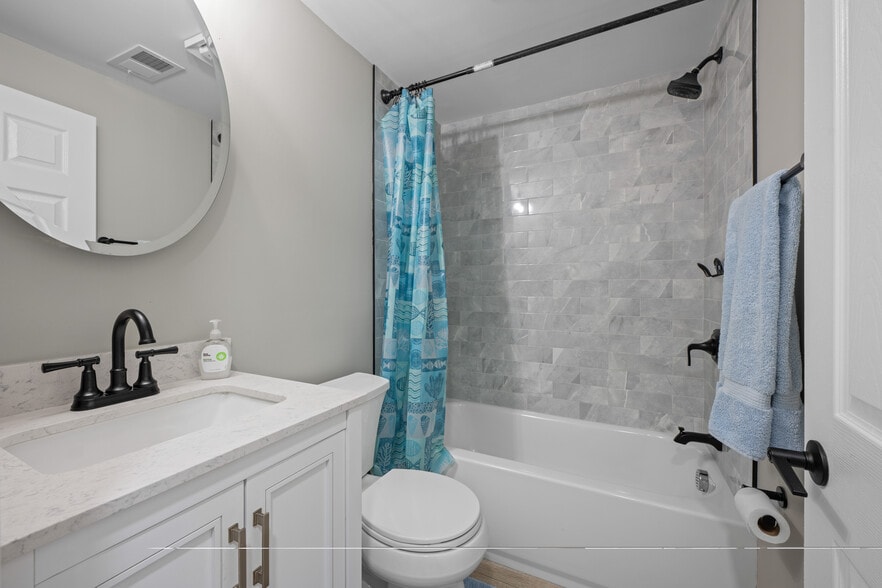 Building Photo - 207 Woodlawn Ave