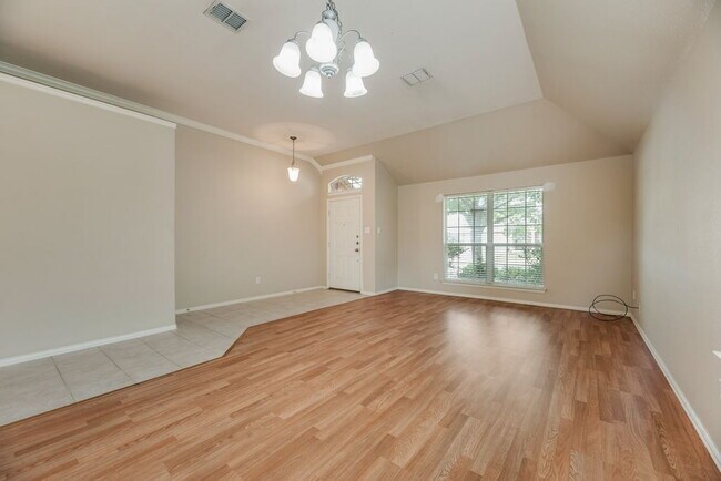 Building Photo - "Spacious 4-Bedroom with 2 Baths and 2,116 Sq Ft in Little Elm!"