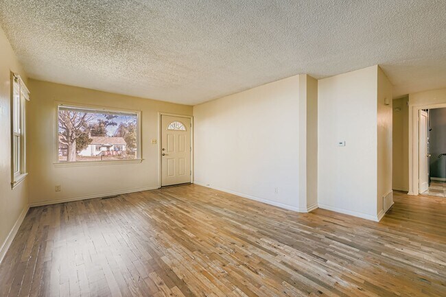 Building Photo - 515 W San Miguel St