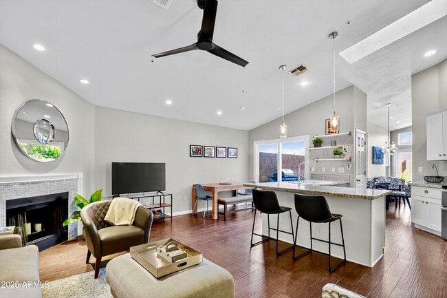 Building Photo - 8828 E Riviera Dr
