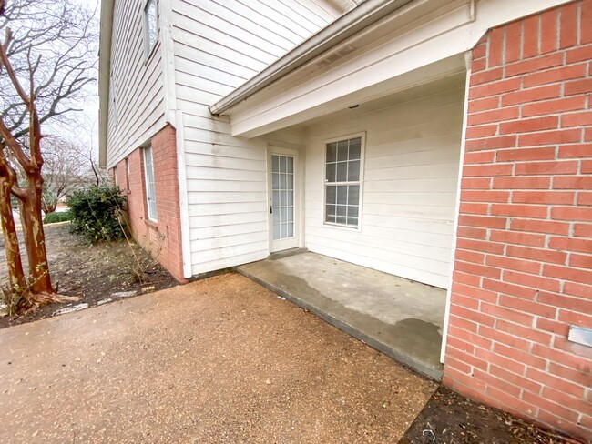 Building Photo - 3 Bed, 2 Bath near Shelby Farms