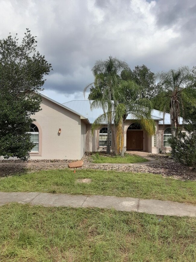 Building Photo - Beautiful & Private Residence