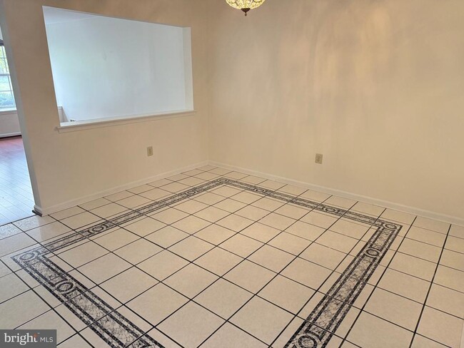 Building Photo - 43 Honey Locust Ln
