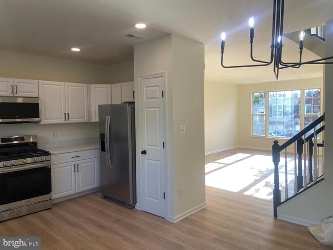 Building Photo - 42888 Golf View Dr