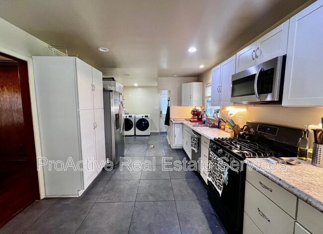 Building Photo - 4505 Mallard Crescent