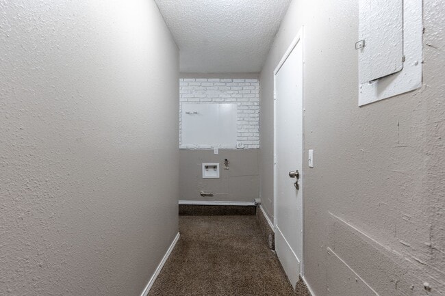 Building Photo - 1521 Marydale Ave