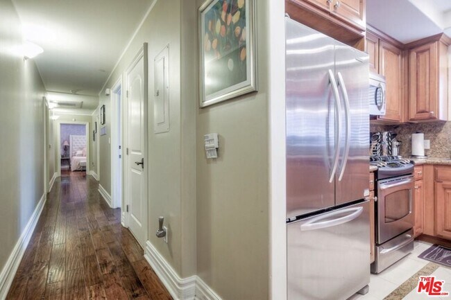 Building Photo - 11578 Iowa Ave