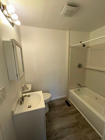 Building Photo - 6 Sleepy Hollow Pentway