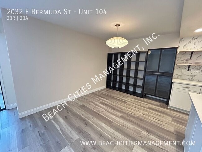 Building Photo - 2032 E Bermuda St