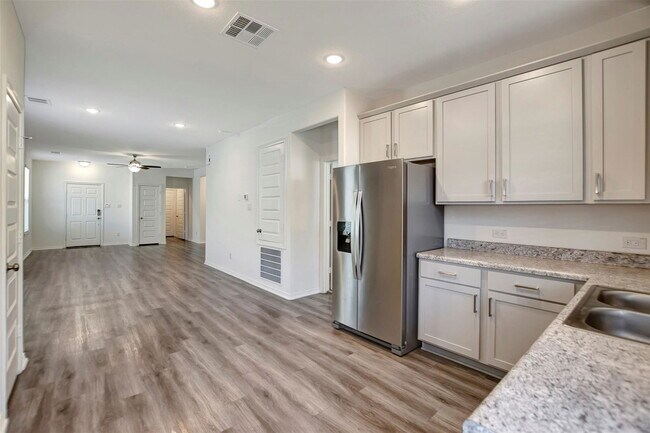 Building Photo - 16719 Rover Ln