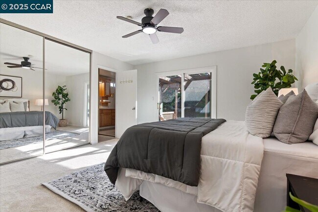 Building Photo - 207 Midway Dr