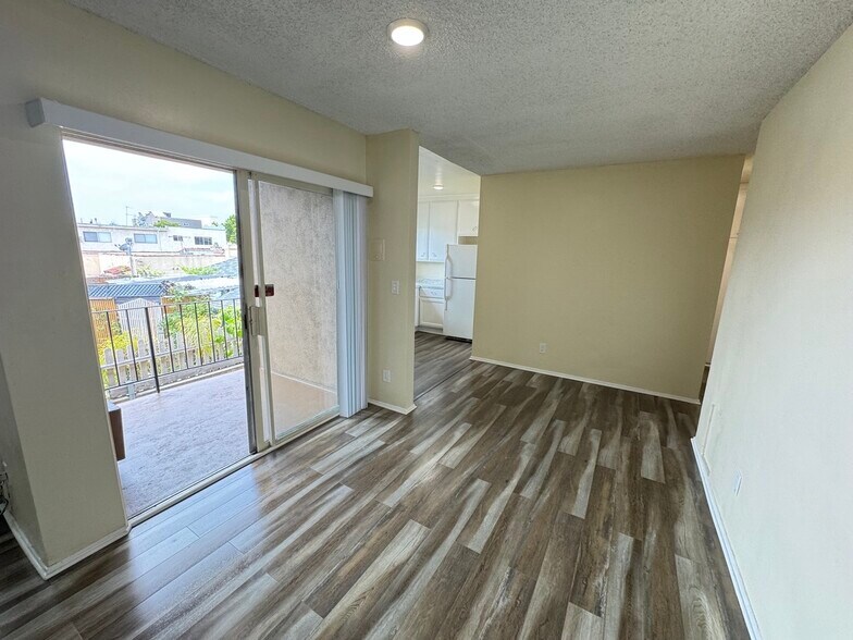 Building Photo - 2614 S Garth Ave