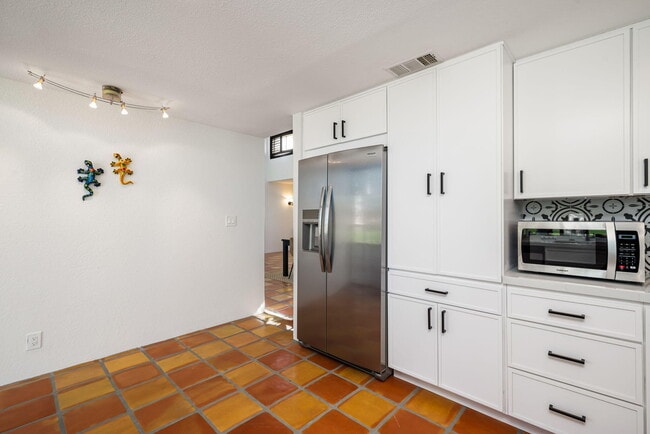 Building Photo - 280 Tolosa Cir