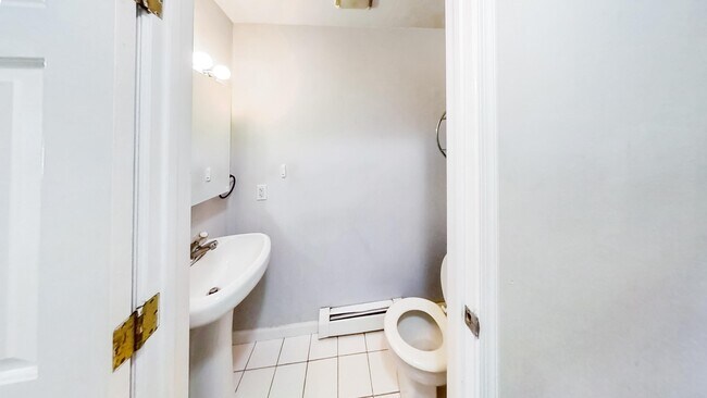 Building Photo - 35 Juniper St