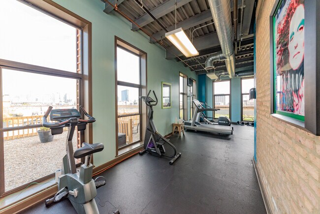 Building Photo - 2545 S Dearborn St