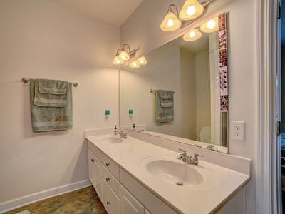 Building Photo - 2000 Euclid Ave