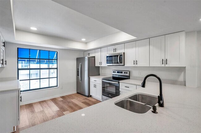 Building Photo - 745 Pinellas Bayway S
