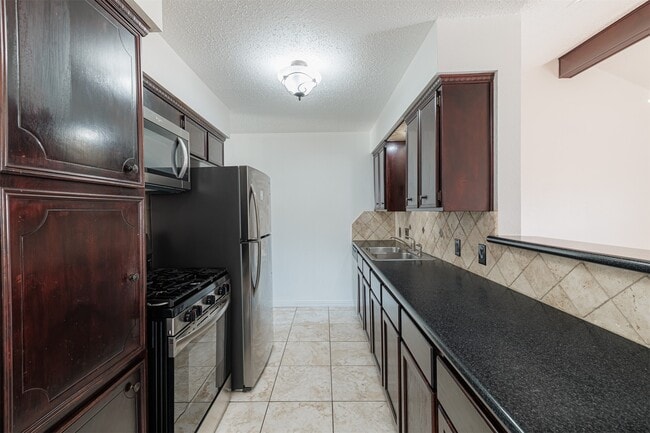 Building Photo - 1615 Junker St