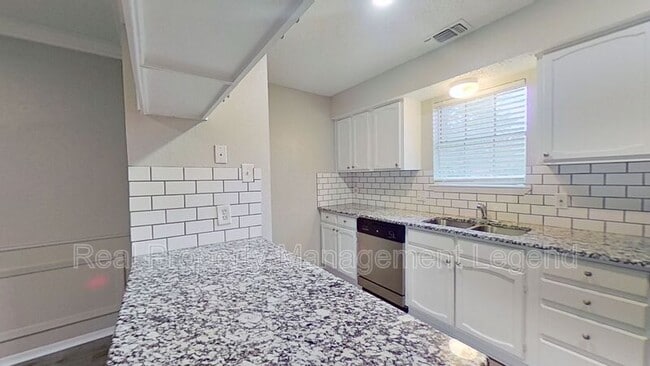 Building Photo - 2902 S Fielder Rd