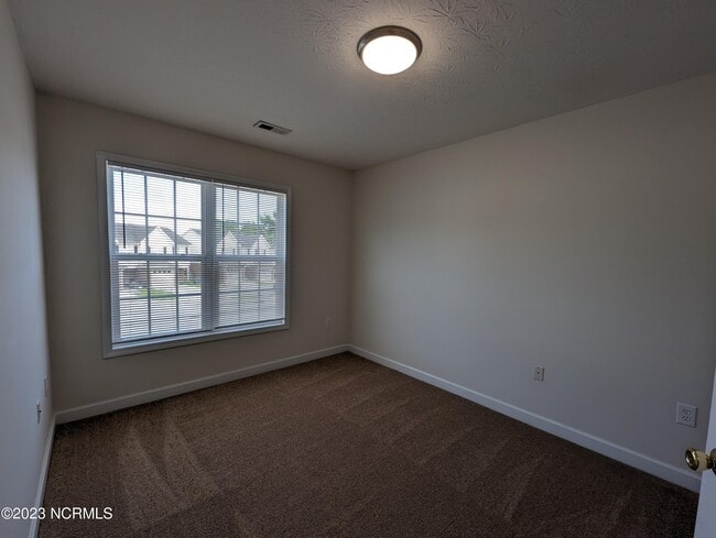 Building Photo - 6010 Larson Pl