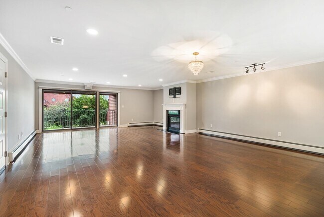 Building Photo - 14A Riverview Cir