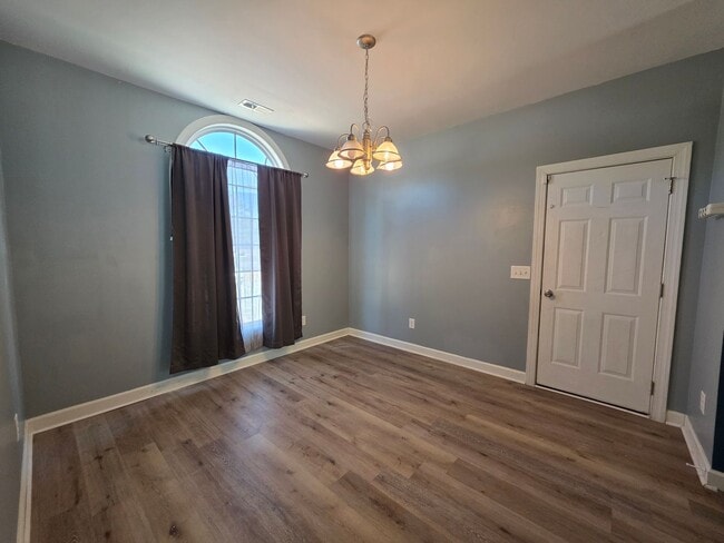 Building Photo - Country Comfort in Ryans Run