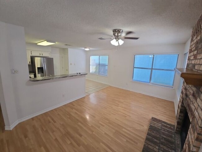 Building Photo - Spacious 3BR Austin Home with Fireplace & ...