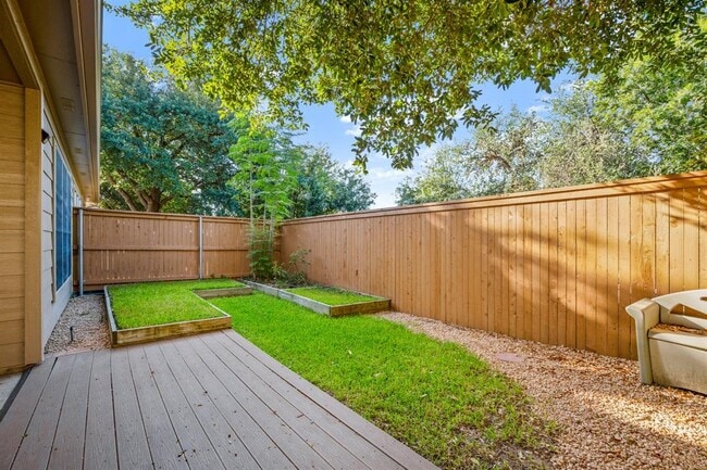 Building Photo - 7500 Shadowridge Run