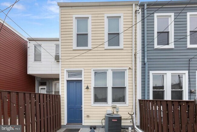 Building Photo - 943 N Patterson Park Ave