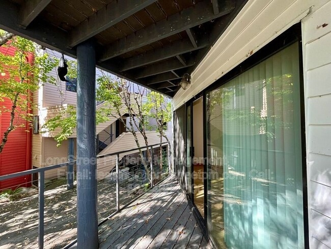 Building Photo - 720 NW Naito Pky