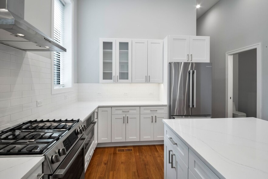 Building Photo - 1339 N Noble St