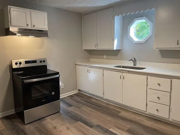 Building Photo - 615 Arthur St