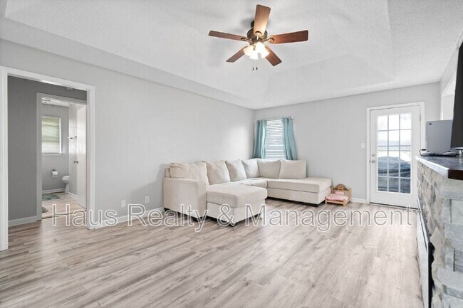 Building Photo - 919 Desota Ln