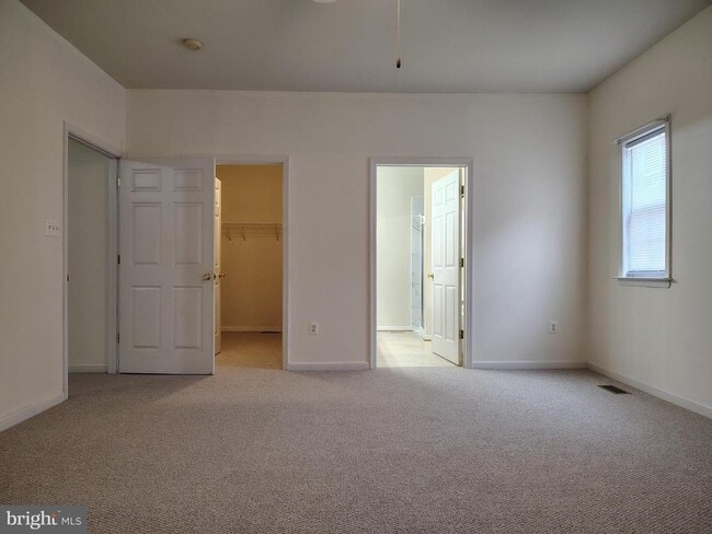 Building Photo - 444 Delaware Rd