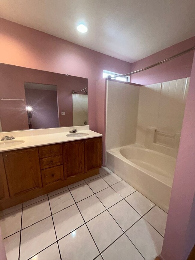 Building Photo - Spacious 2-Story Home in Prime Location