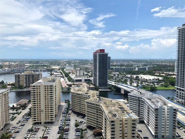 Building Photo - 1830 S Ocean Dr