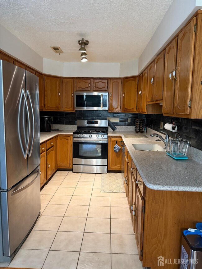 Building Photo - 56 Thoreau Dr