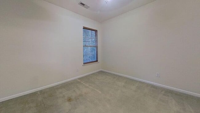 Building Photo - 3 bed / 2.5 bath - Move-in today!