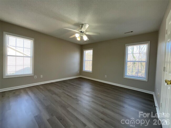 Building Photo - 1742 Park Terrace Ln