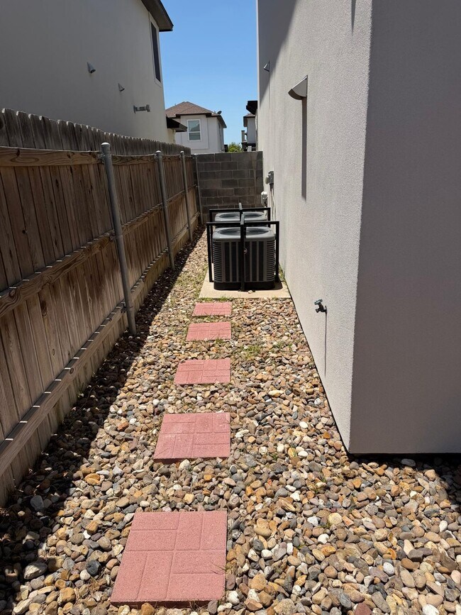 Building Photo - 7917 Elka Lp