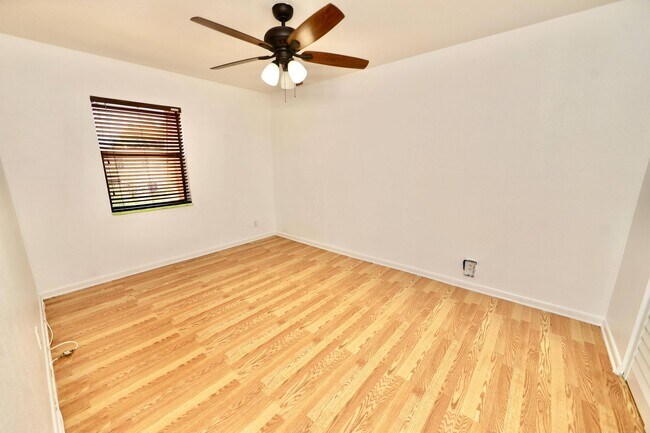 Building Photo - 5953 NW 24th Ct