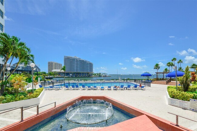 Building Photo - 801 Brickell Bay Dr